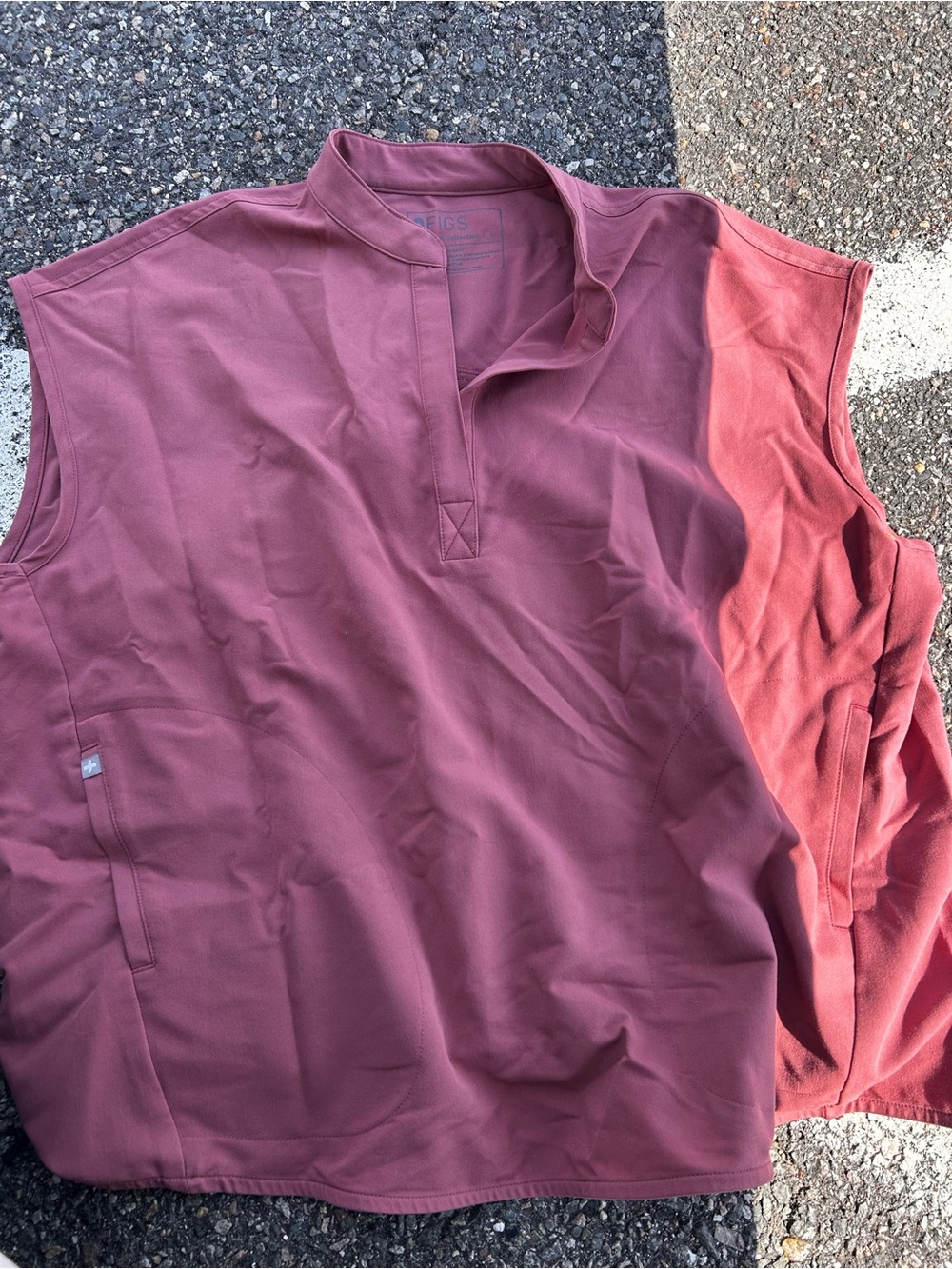 women’s large mauve figs scrub top
